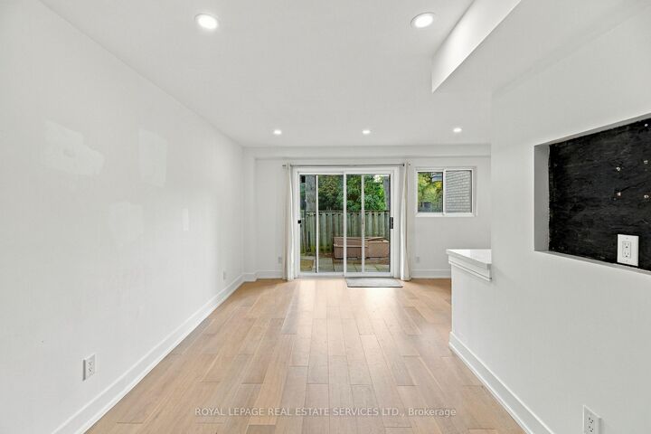 Property Photo:  400 Mississauga Valley Boulevard 53  ON L5A 3N6 
