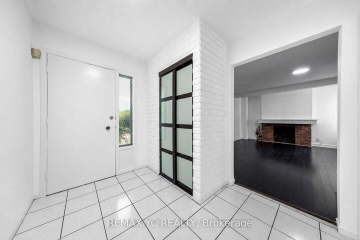 Photo de la propriété: 35 Kitsilano Crescent ON L4C 5A4