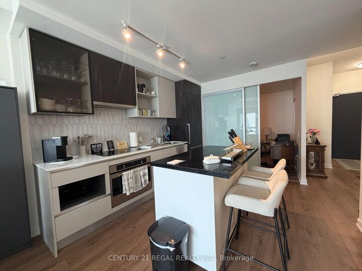 Property Photo:  395 Dundas Street W 101  ON L6M 5R8 