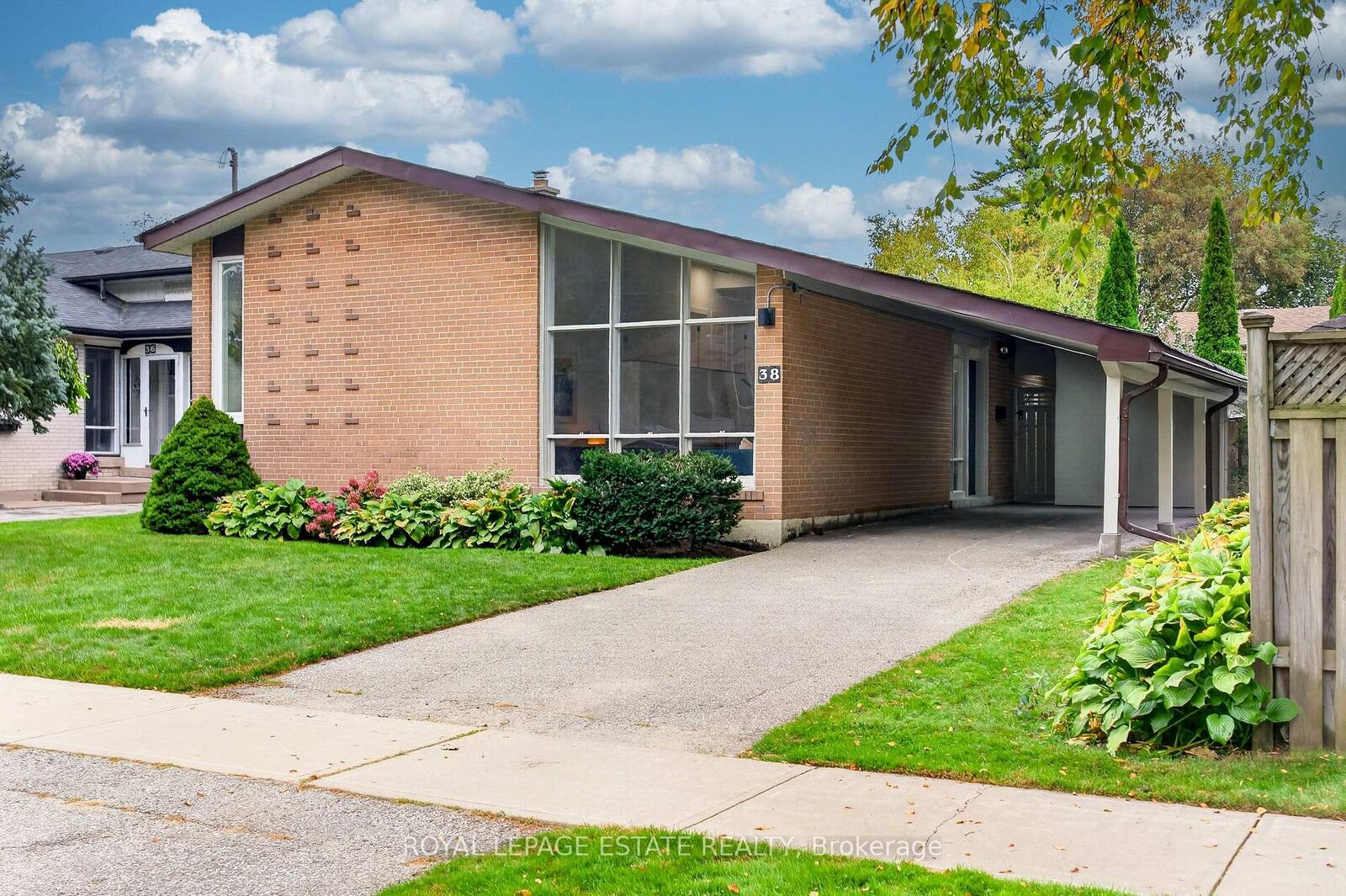 Property Photo:  38 Brightside Drive  ON M1E 3Z1 