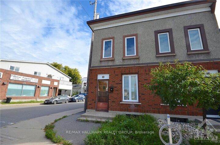 Property Photo:  205 Rochester Street  ON K1R 7M7 