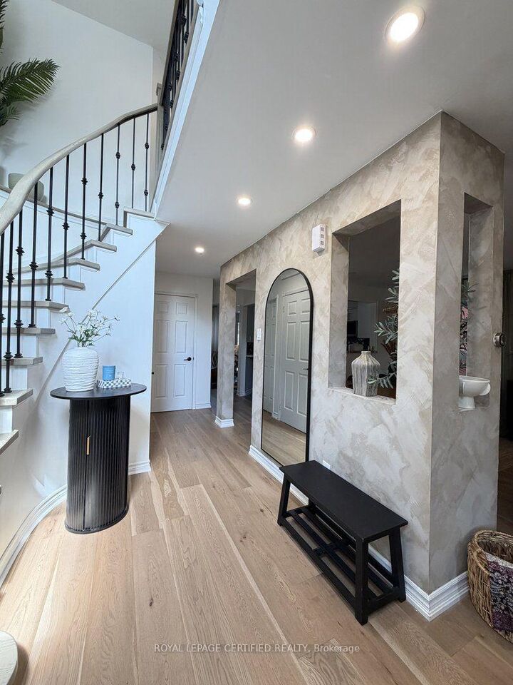 Property Photo:  5967 Cherrywood Place  ON L5M 4Z6 