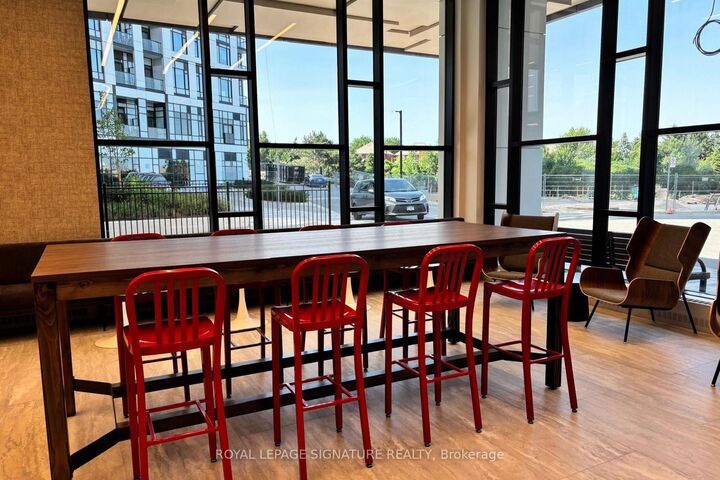 Property Photo:  2485 Eglinton Avenue W 1321  ON L5M 2T1 
