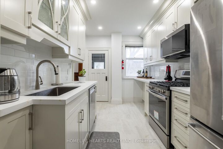 Property Photo:  115 Wanless Avenue  ON M4N 1W1 