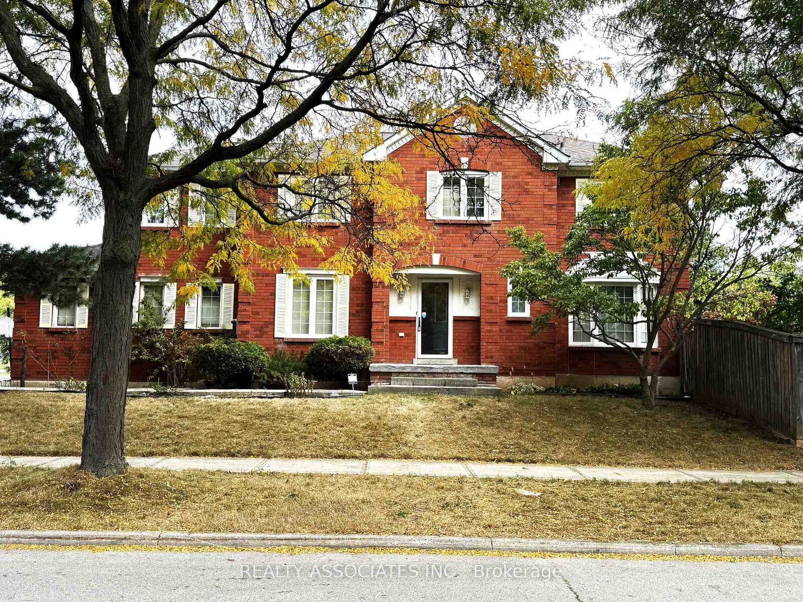 Property Photo:  5577 Haddon Hall Road  ON L5M 5G4 