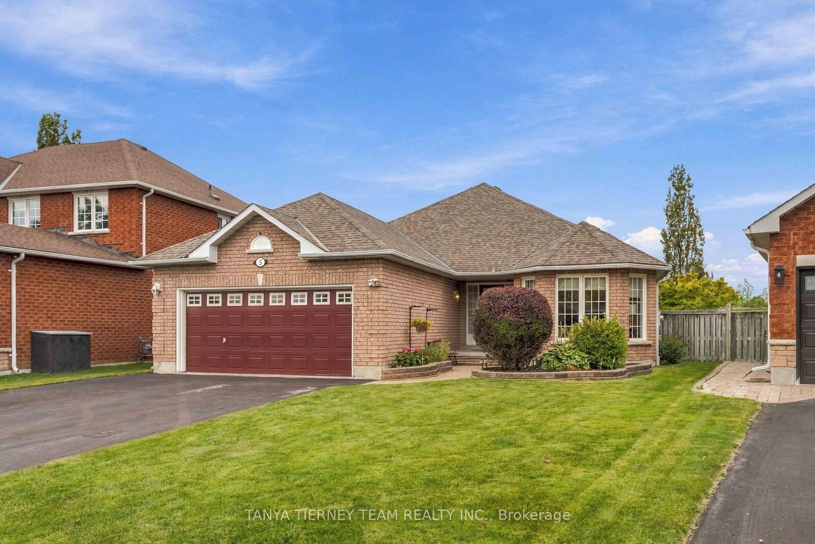 Property Photo:  5 Padfield Drive  ON L1C 5E4 