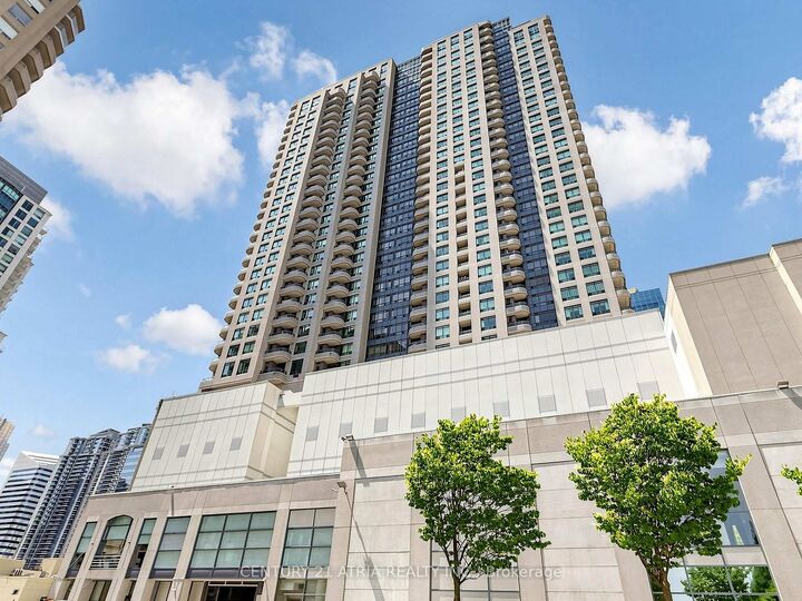 Property Photo:  8 Hillcrest Avenue 2703  ON M2N 6Y6 