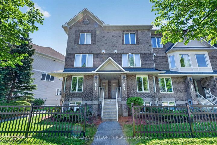 Property Photo:  256 Cresthaven Drive  ON K2G 6W4 