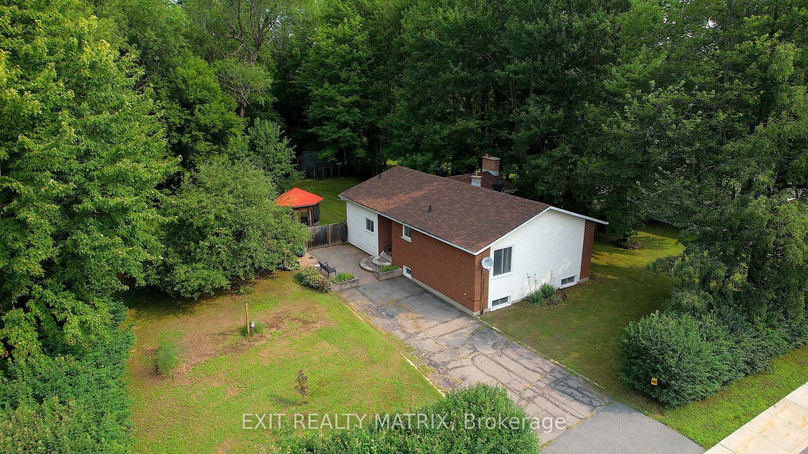 Property Photo:  2174 Des Pins Street  ON K4R 1C5 