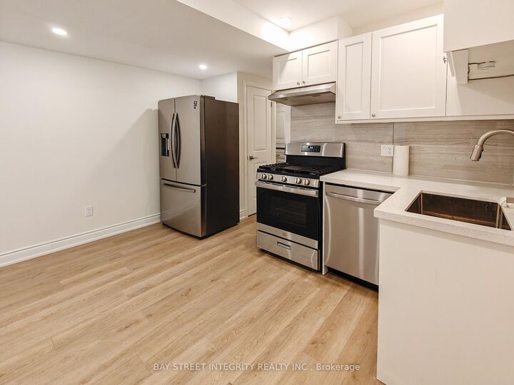 Property Photo:  598 Crawford Street Lower  ON M6G 3K2 