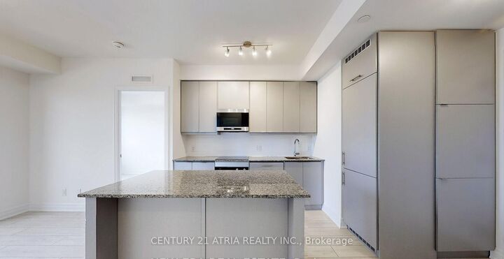 Property Photo:  30 Elm Drive W 2811  ON L5B 0N6 
