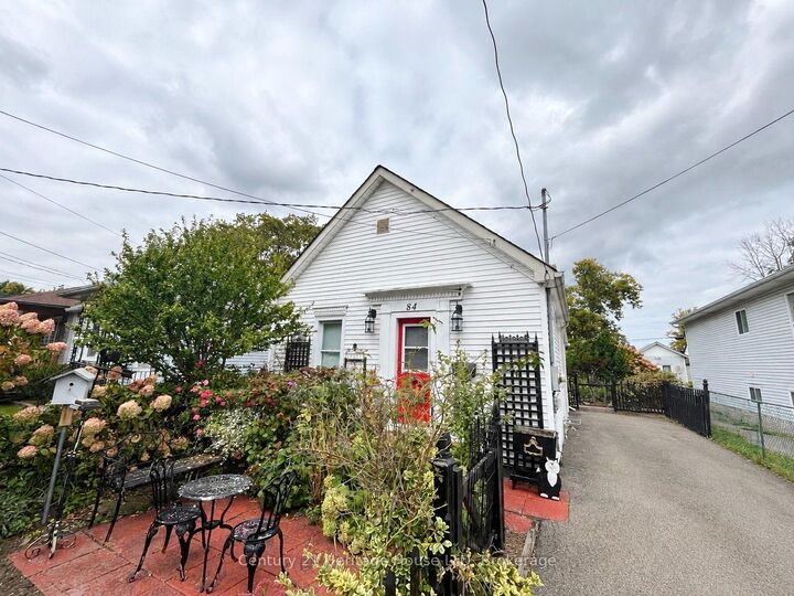 Property Photo:  84 Rykert Street  ON L2S 1Z6 