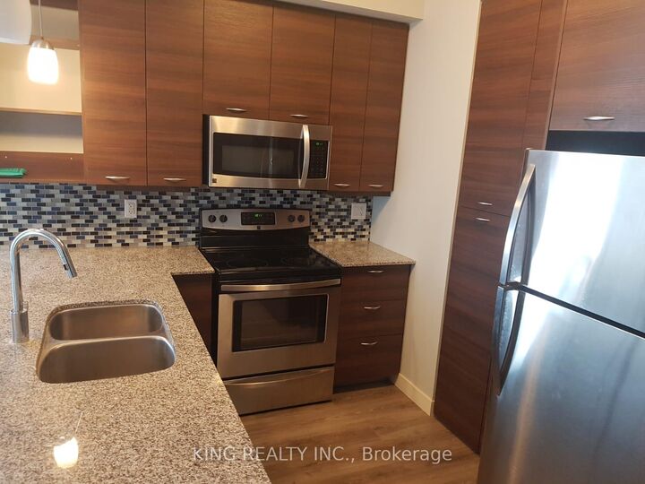 Property Photo:  318 Spruce Street 1405  ON N2L 3M7 