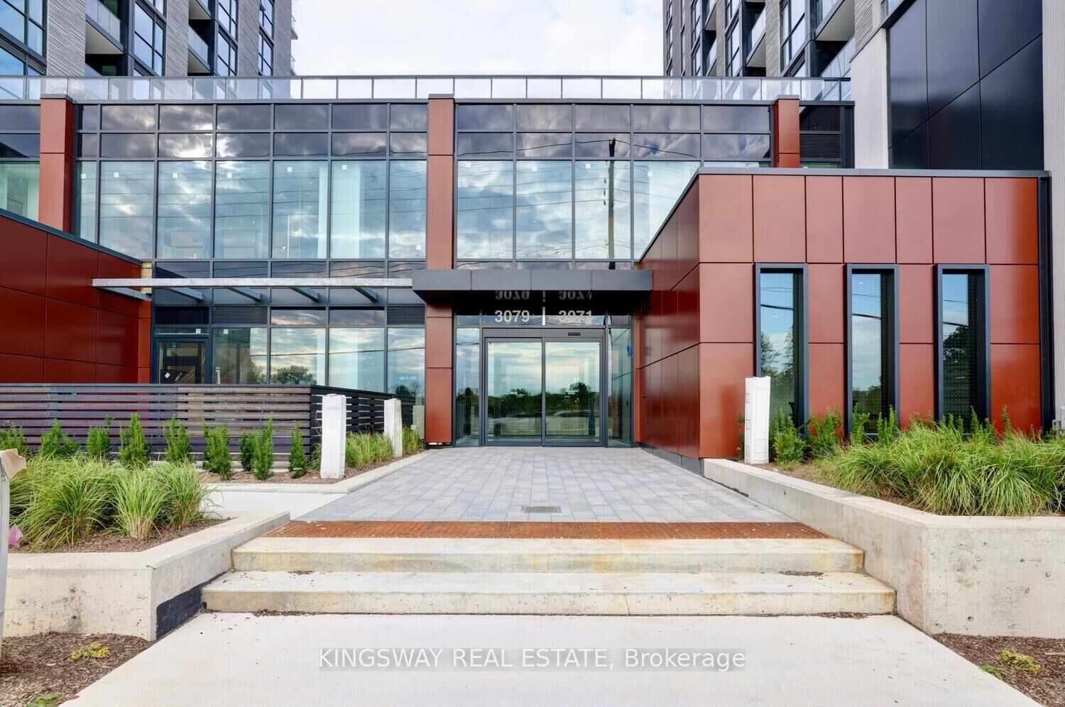 Property Photo:  3071 Trafalgar Road 708  ON L6H 8C6 