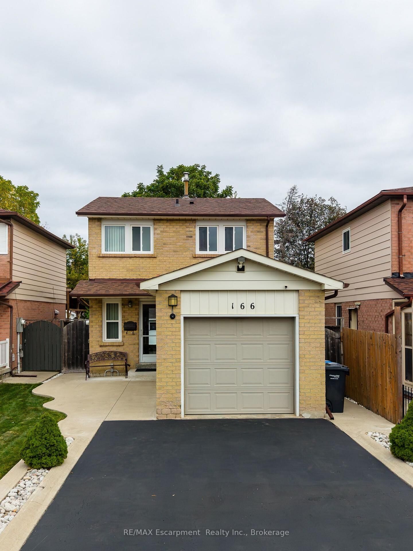Property Photo:  166 Martindale Crescent  ON L6X 2V2 