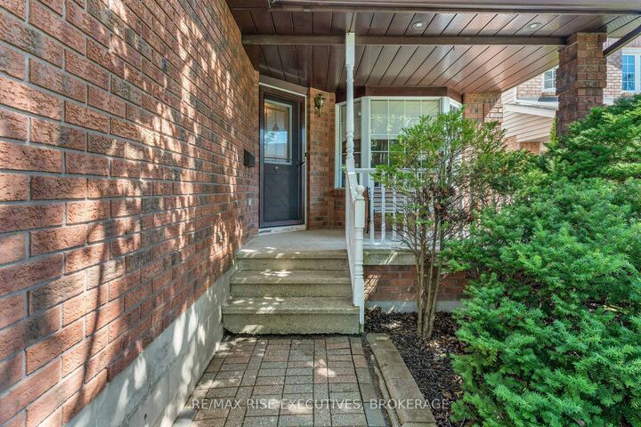 Property Photo:  1304 Fisher Crescent  ON K7M 8T2 