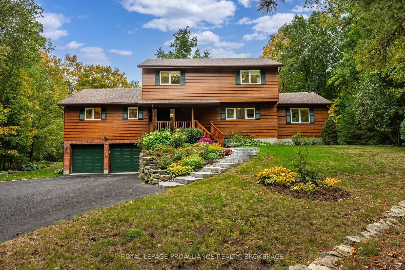Property Photo:  1612 Grousewood Lane  ON K7L 4V3 