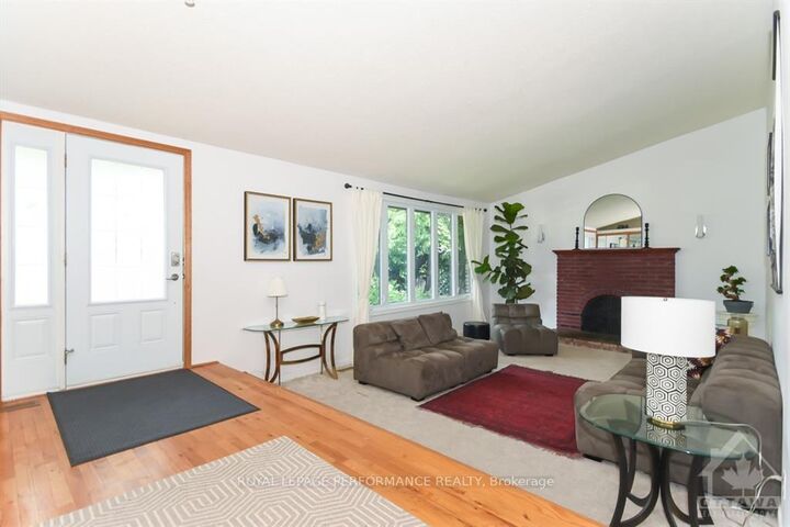 Property Photo:  85 Crownhill Street  ON K1J 6W9 