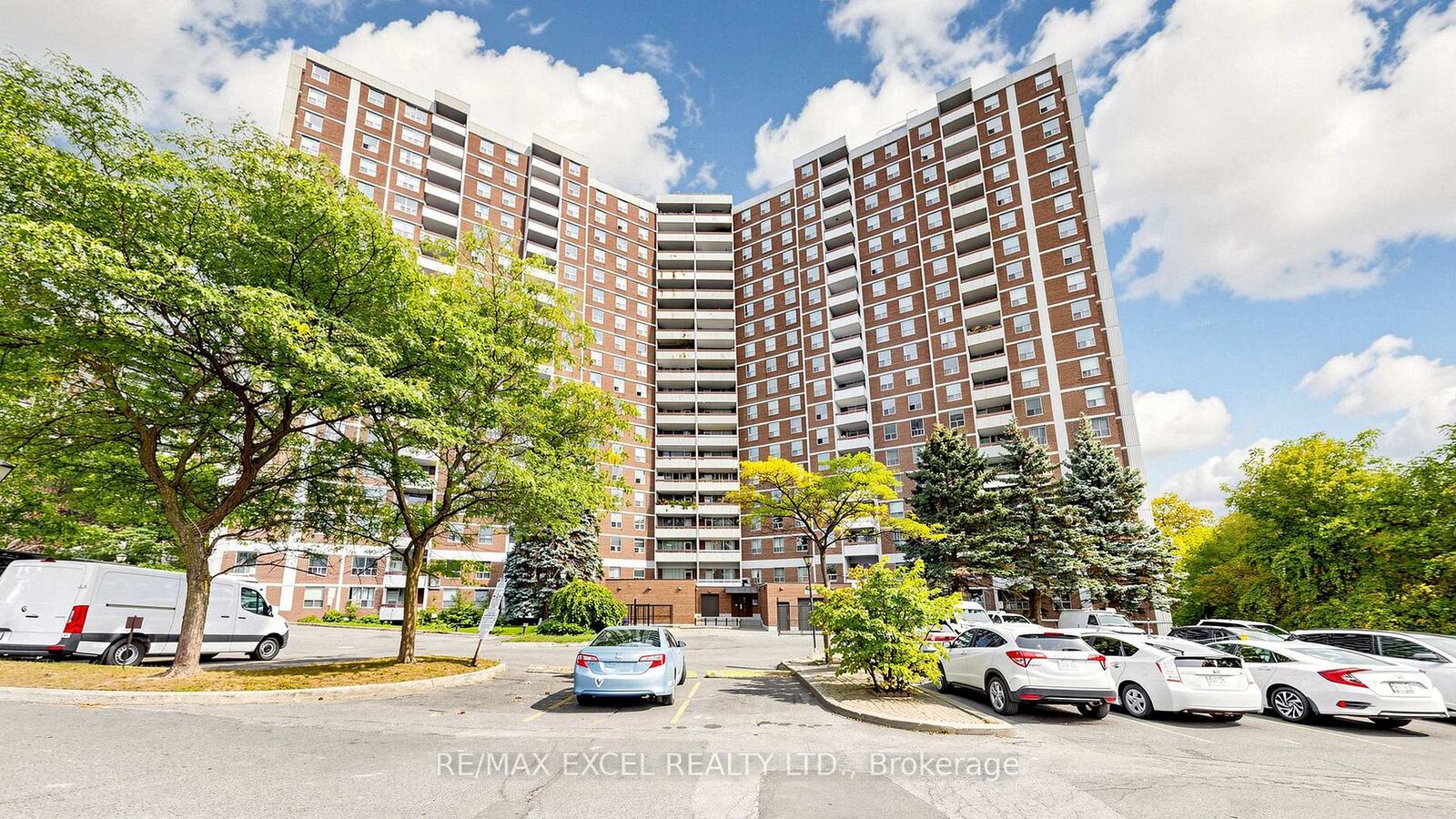 Property Photo:  10 Edgecliff Golfway 1808  ON M3C 3A3 