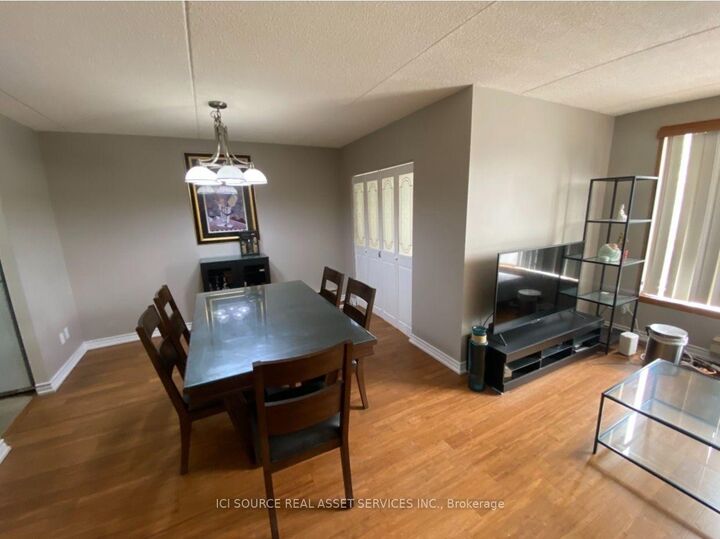 Property Photo:  249 Major Mackenzie Drive E 204  ON L4C 9M8 