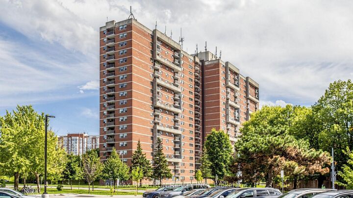 Property Photo:  100 Wingarden Court 1215  ON M1B 2P4 