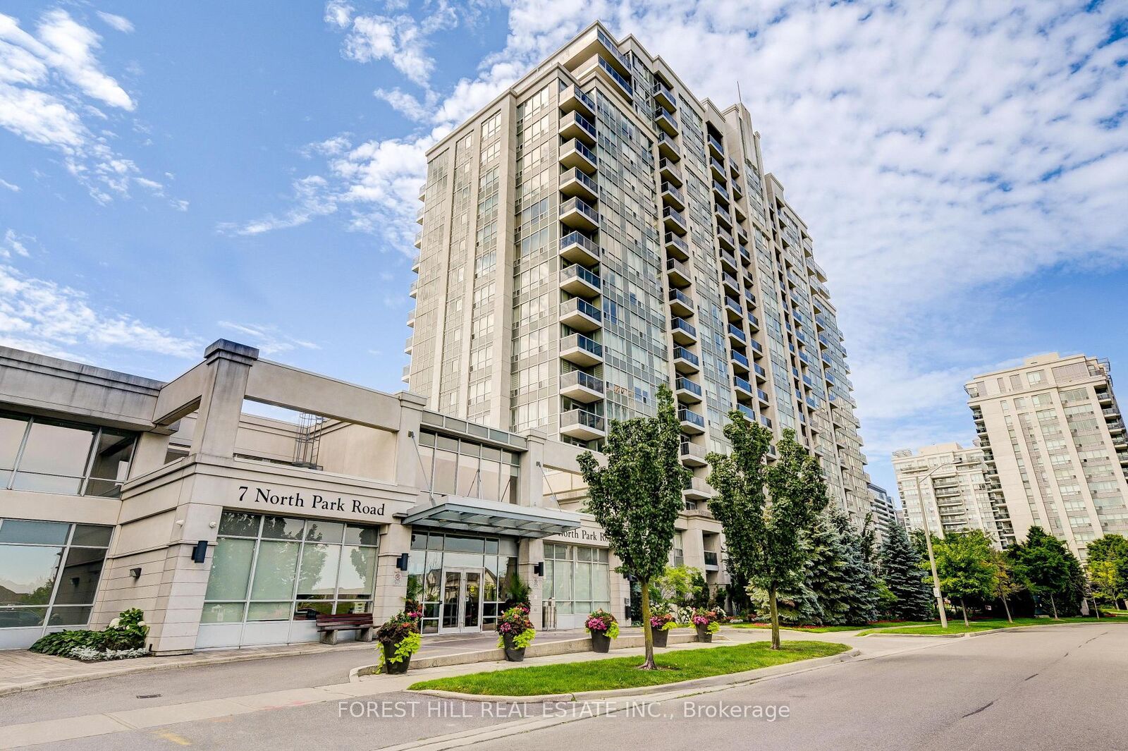 Property Photo:  15 North Park Road 1509  ON L4J 0A1 
