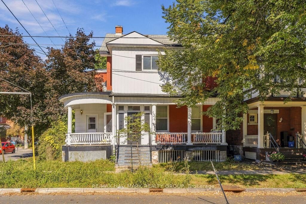 Property Photo:  155 Stewart Street 2  ON K1N 6J8 
