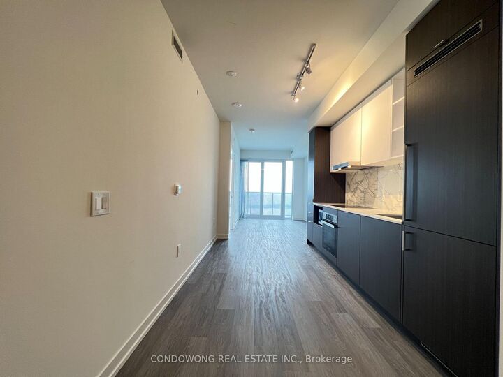 Property Photo:  55 Cooper Street 7510  ON M5E 0G1 