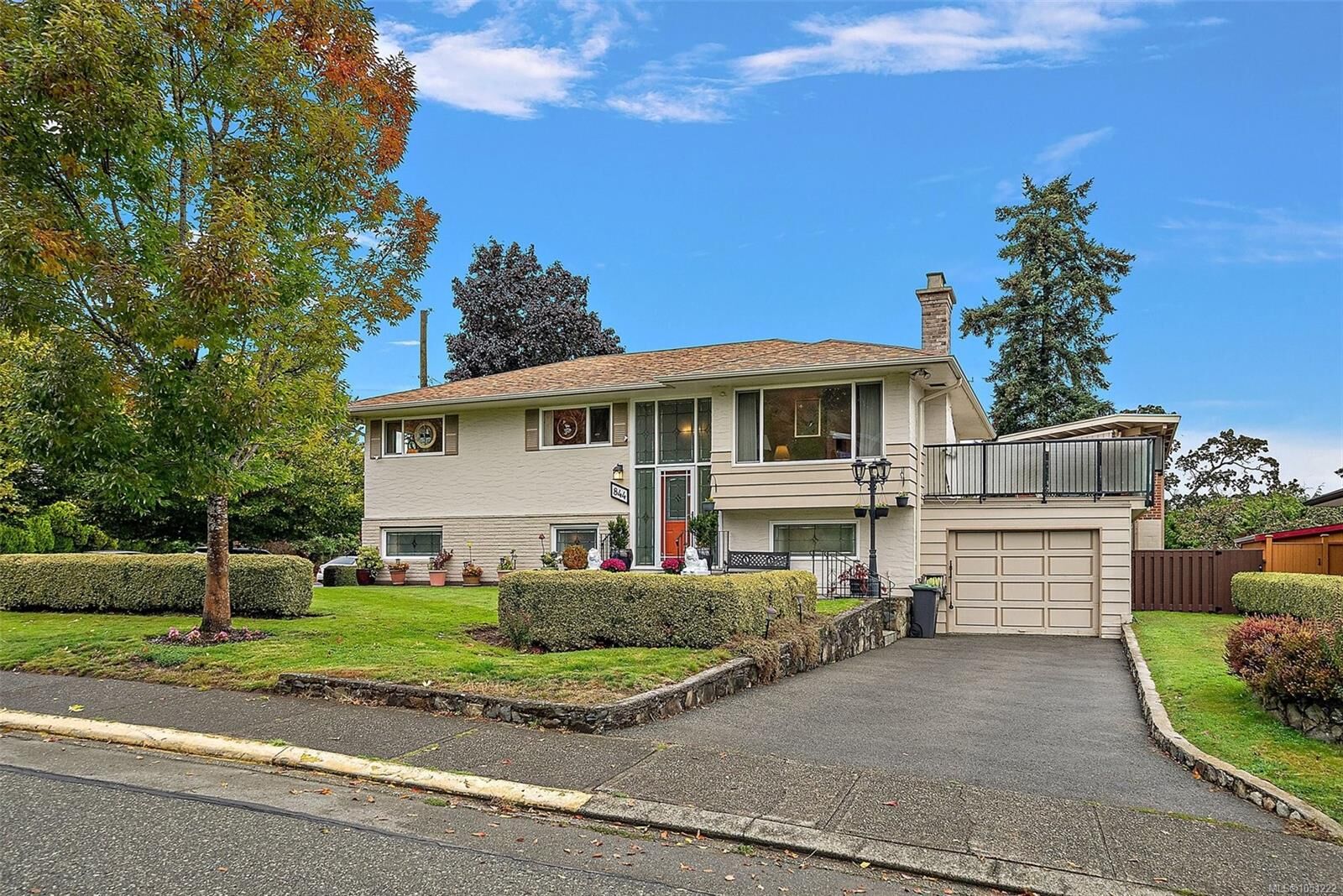 Property Photo: 844 Rockheights Ave BC V9A 6J6