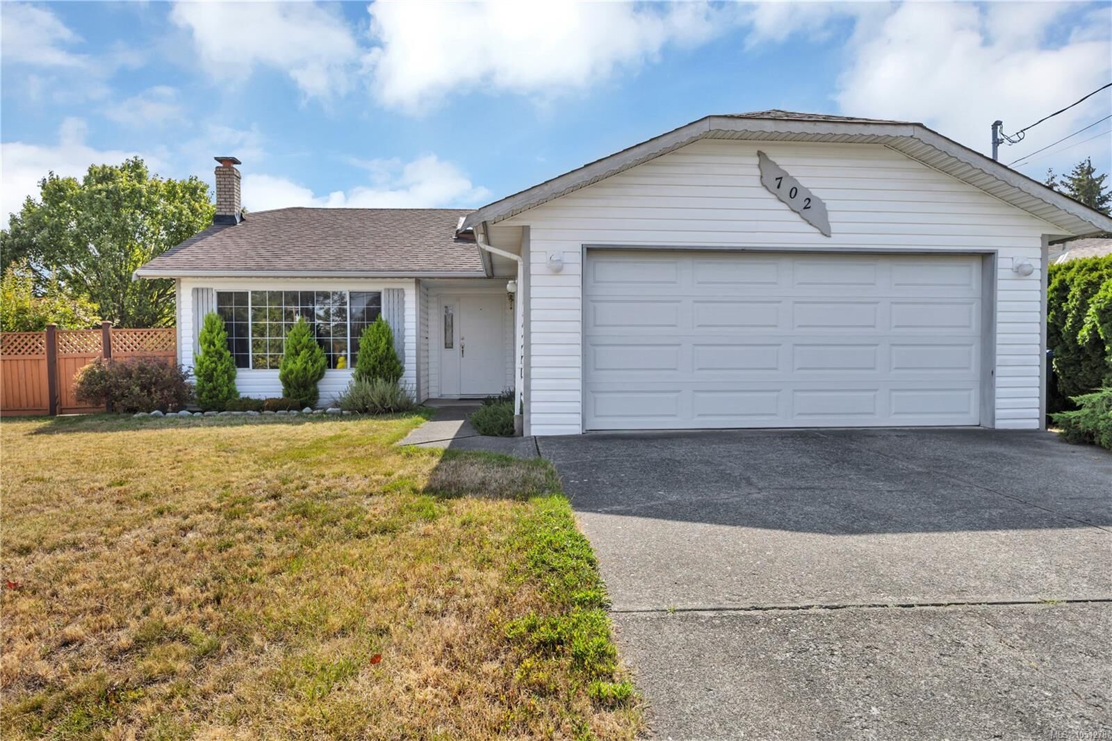 Property Photo: 702 Forsyth Ave BC V9P 1E7