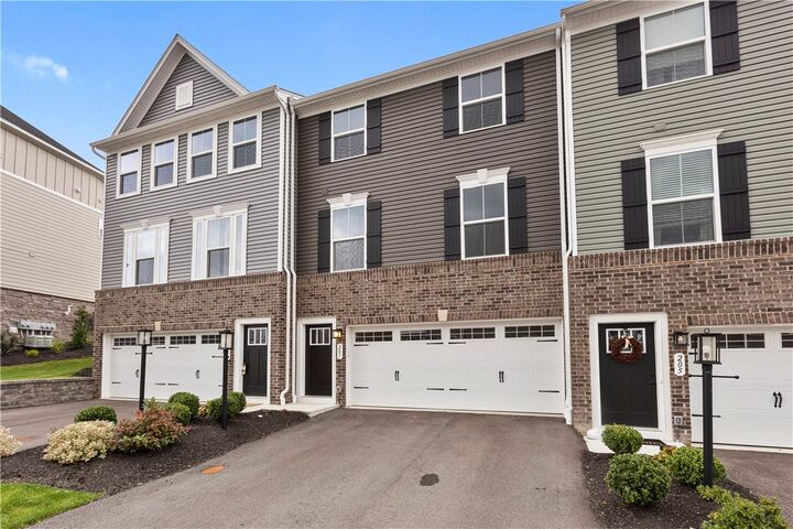 Property Photo:  207 Yellowwood Ct  PA 15301 