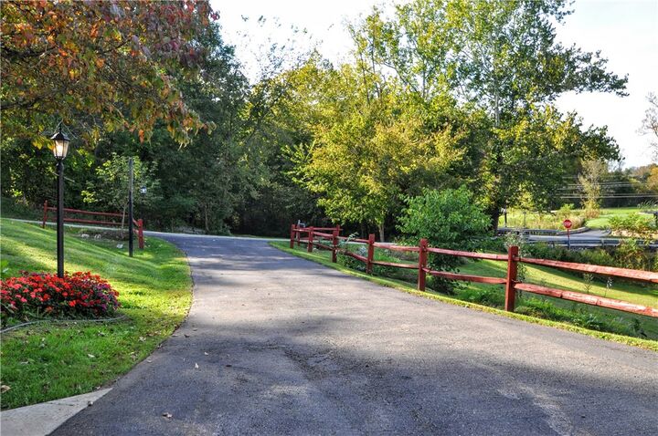 Property Photo:  8 Homewood Dr  PA 15022 