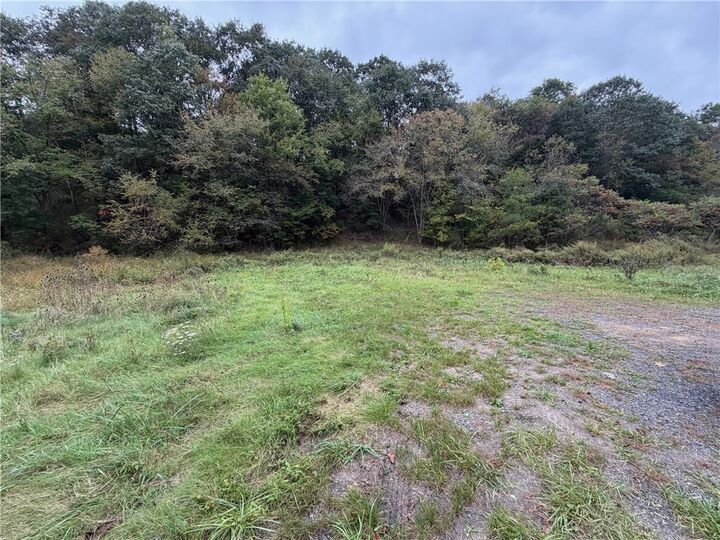 Property Photo:  2520 Warrendale Bayne Rd  PA 15005 