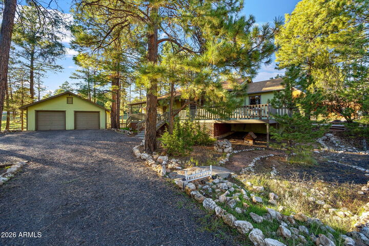 Property Photo:  2240 Eagle Lane  AZ 85933 