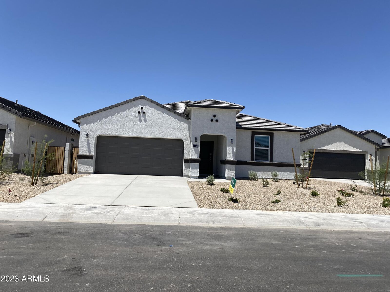 Property Photo: 1164 W Del Monte Place AZ 85122