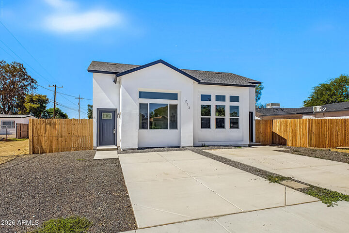 Property Photo:  212 2nd Avenue E B  AZ 85326 