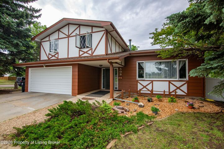 Property Photo:  509 6th Street W  ND 58601 