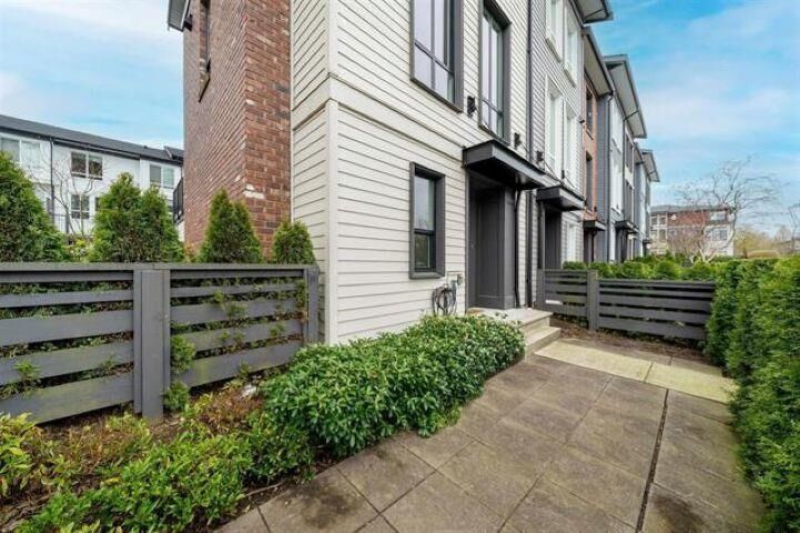 Property Photo:  15828 27 Avenue 8  BC V3Z 0X4 
