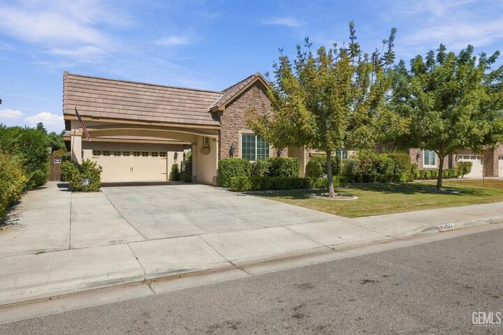 Property Photo:  14524 Blue Stream Avenue  CA 93314 