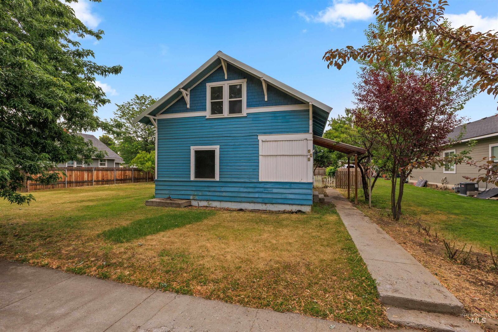 Property Photo: 928 W 4th St ID 83672