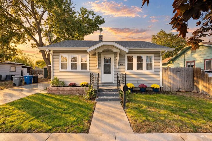 Property Photo: 1707 4th St S ID 83651