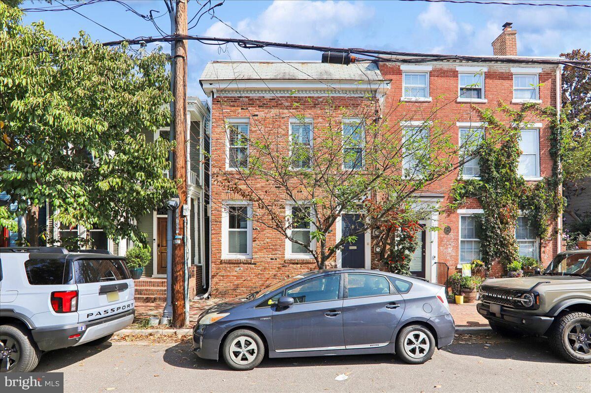Property Photo:  117 Payne Street N 2  VA 22314 