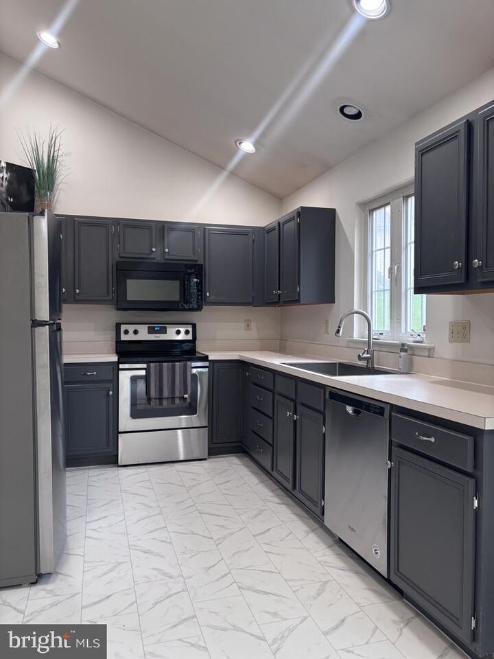 Property Photo:  19 Burr Oak Drive  PA 17551 