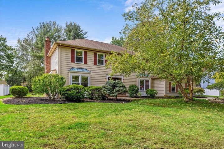 Property Photo:  3 Cartwright Drive W  NJ 08550 