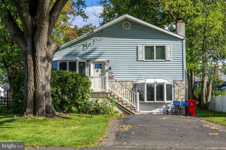 Property Photo: 423 Sunnemeade Avenue PA 18974