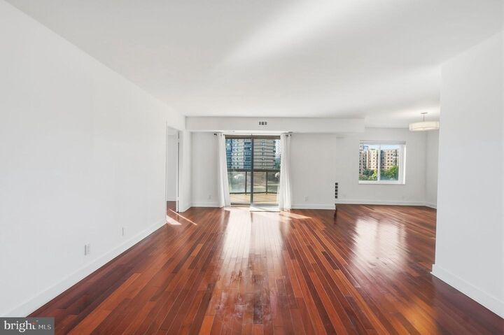 Property Photo: 8380 Greensboro Drive 607 VA 22102