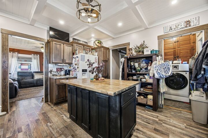 Property Photo: 1616 1st Avenue NW IA 22405