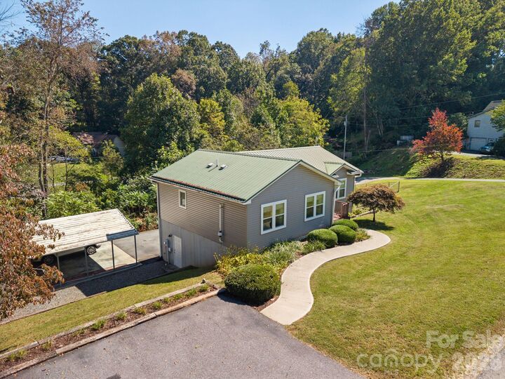 Property Photo: 74 Ridgeline Road NC 28721