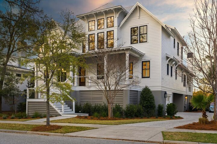 Property Photo:  457 Lesesne Street  SC 29492 