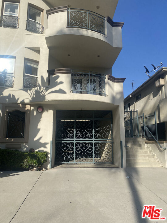 Property Photo: 1862 S Bentley Ave, Unit 101 CA 90025